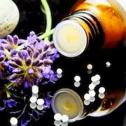 Homöopathie-Ausbildung: Globuli im Lavendelbett